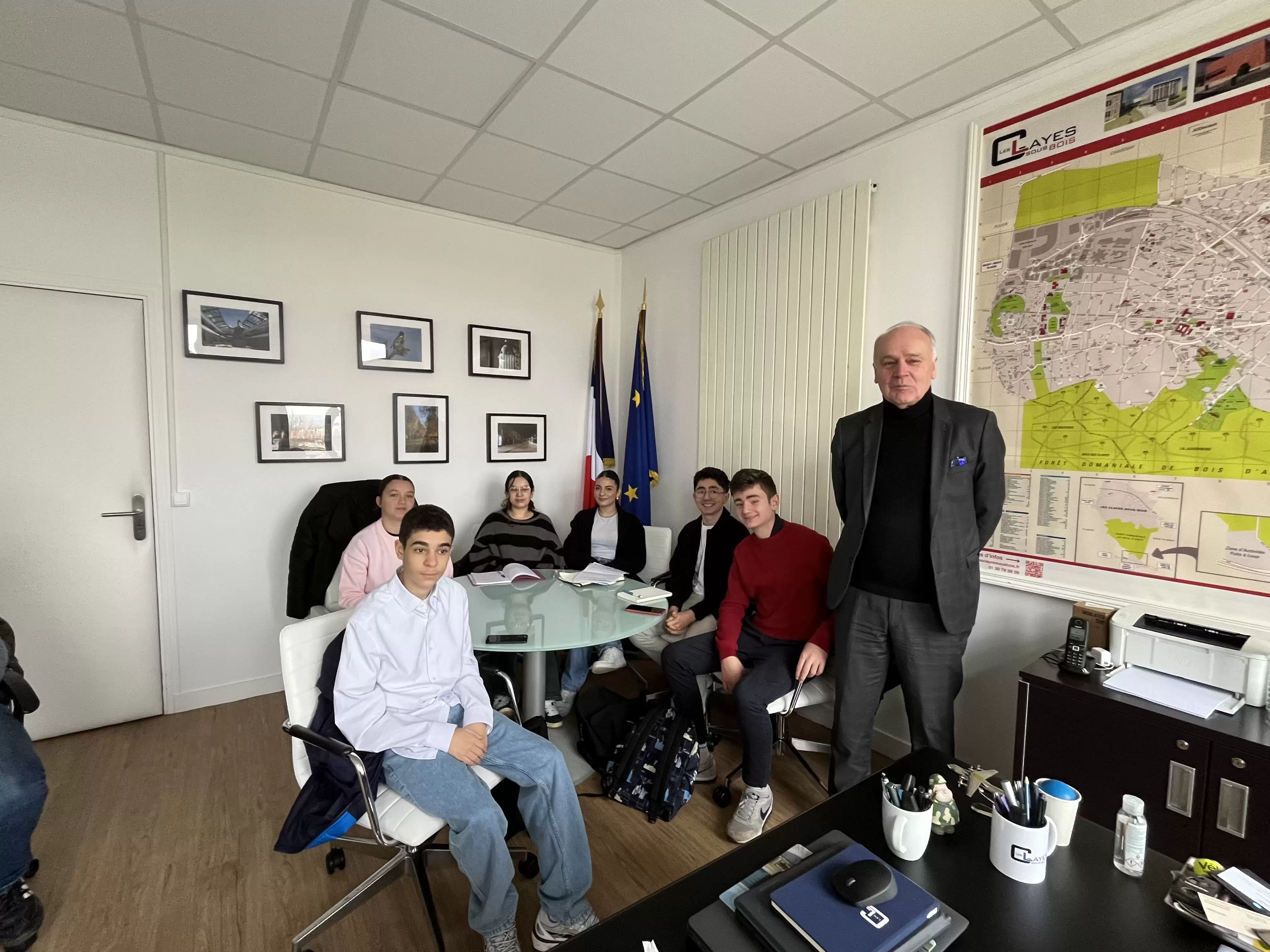 Stage d'observation : 6 élèves du collège La Fosse aux Dames en immersion à la Mairie 