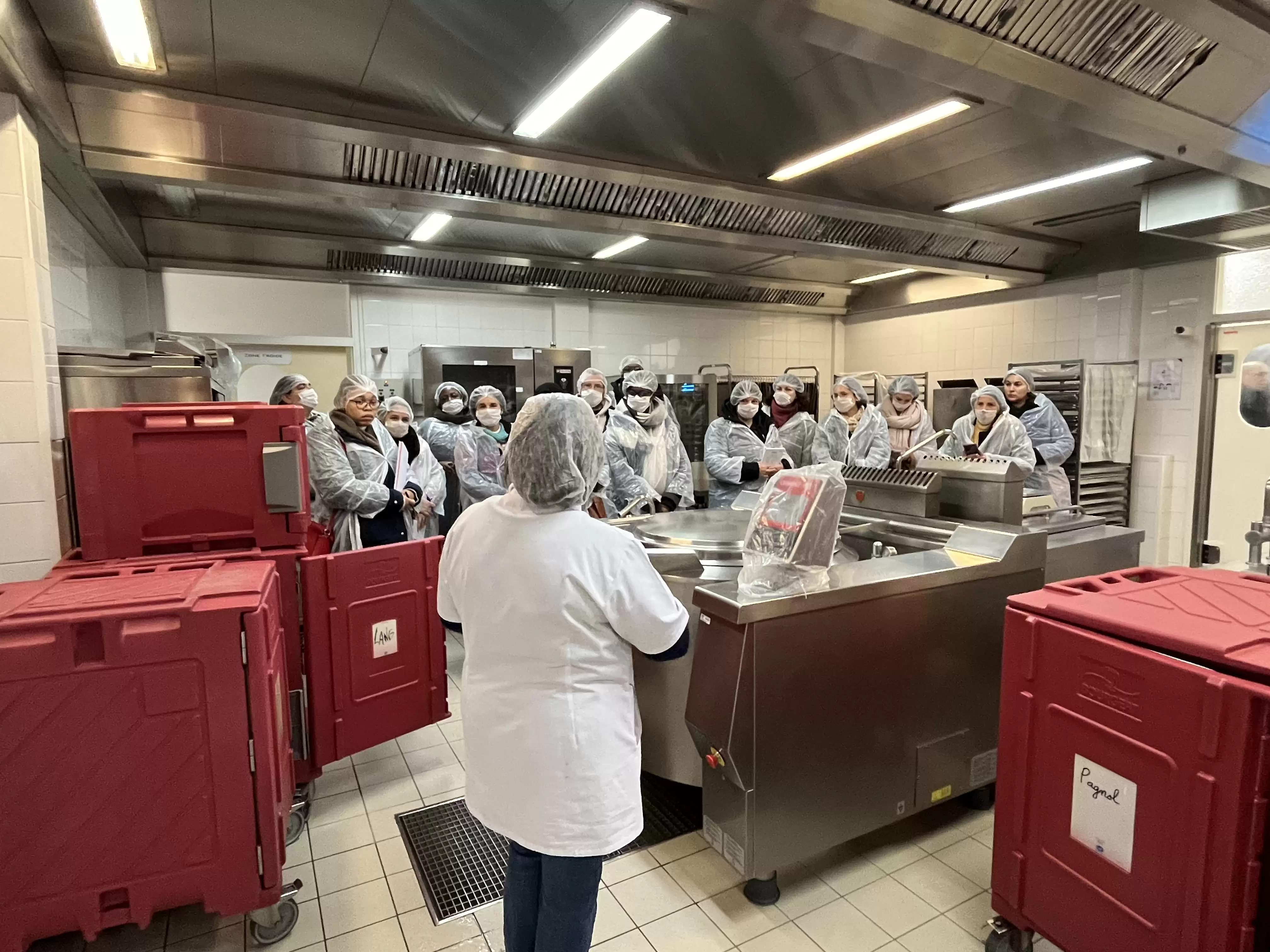 Dans les coulisses de la cuisine centrale 